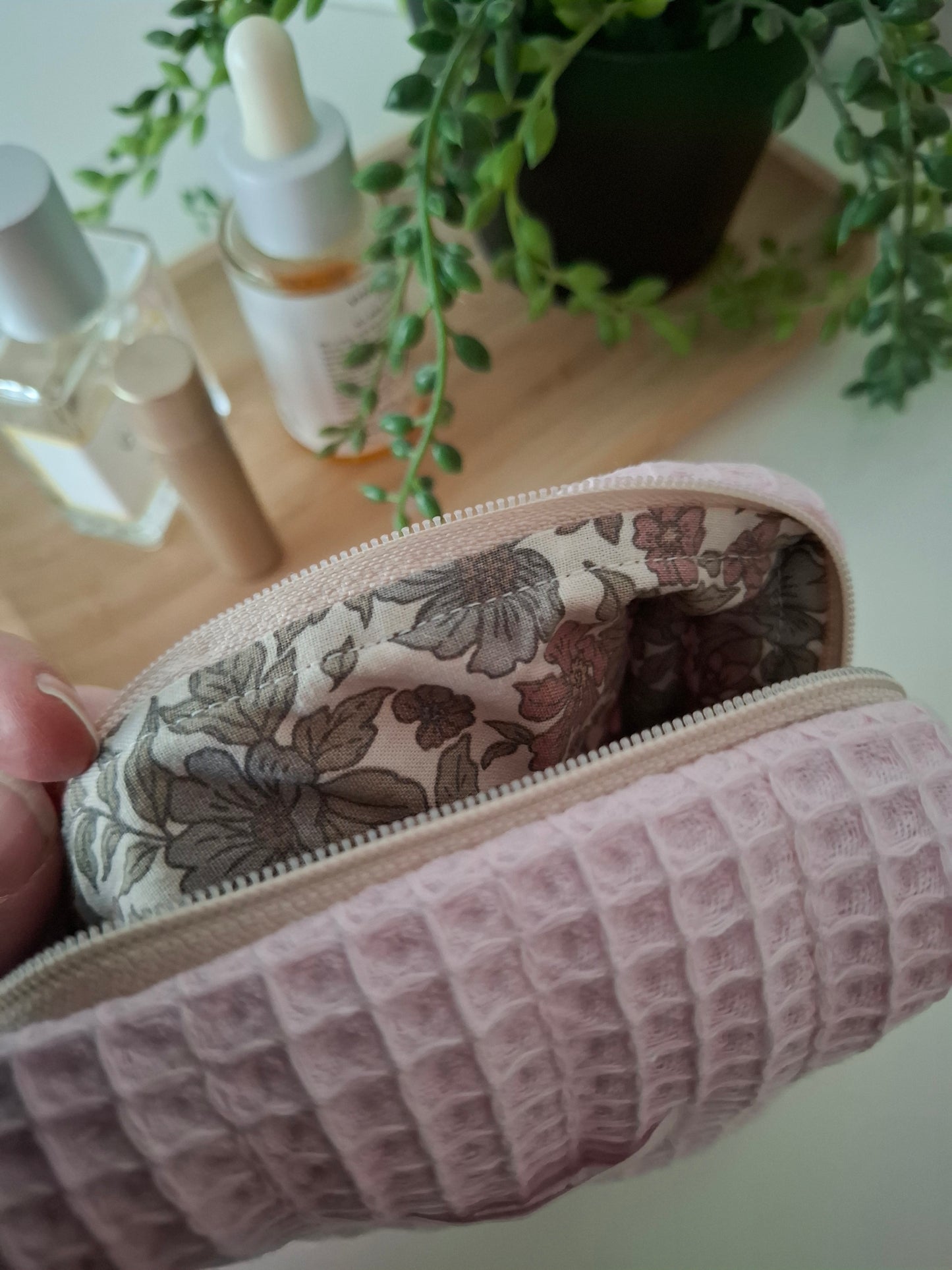 Pieni meikkipussi