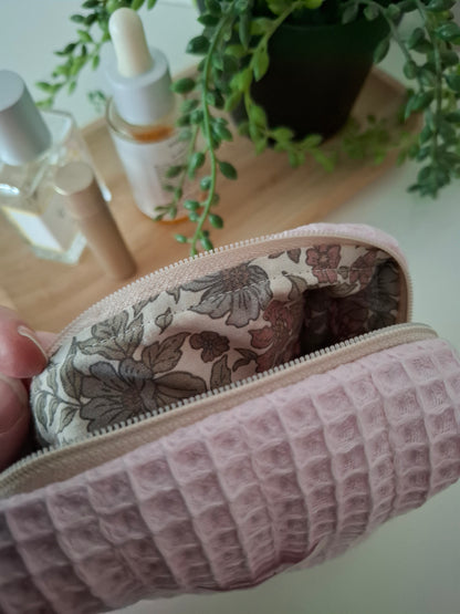Pieni meikkipussi