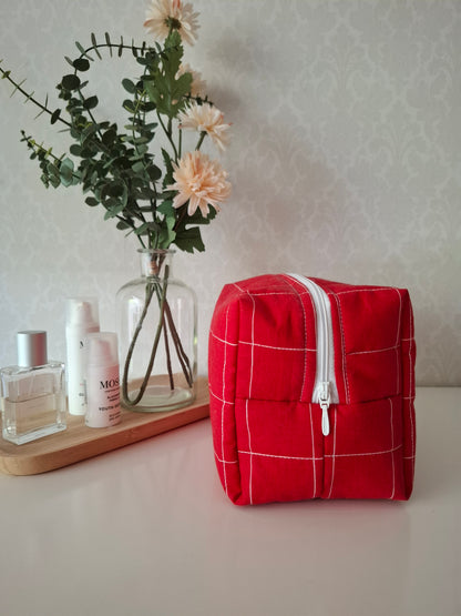 Punaruudullinen Midi -meikkipussi