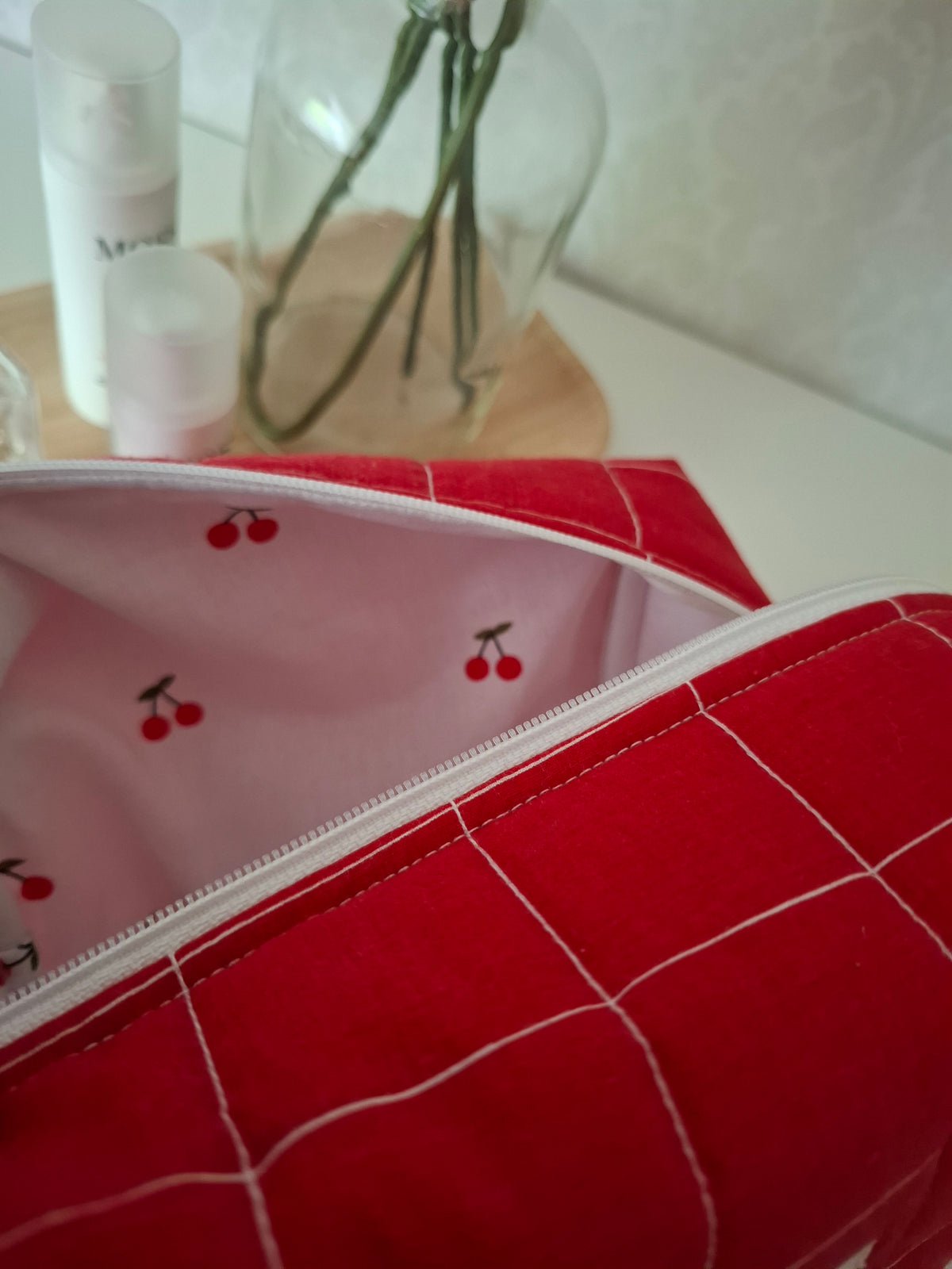 Punaruudullinen Midi -meikkipussi