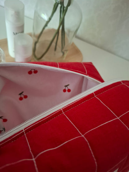 Punaruudullinen Midi -meikkipussi