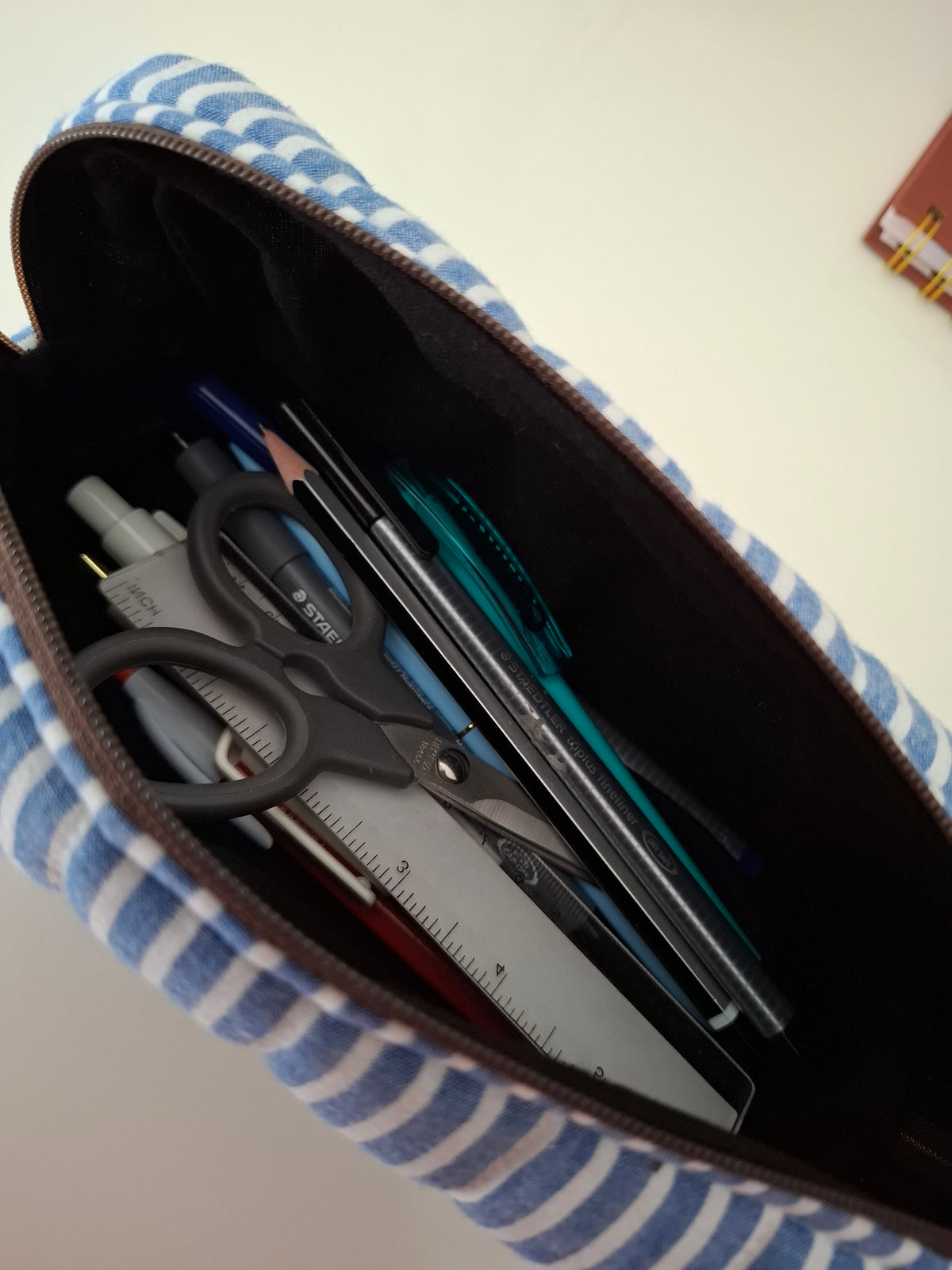Siniraidallinen Runo -penaali