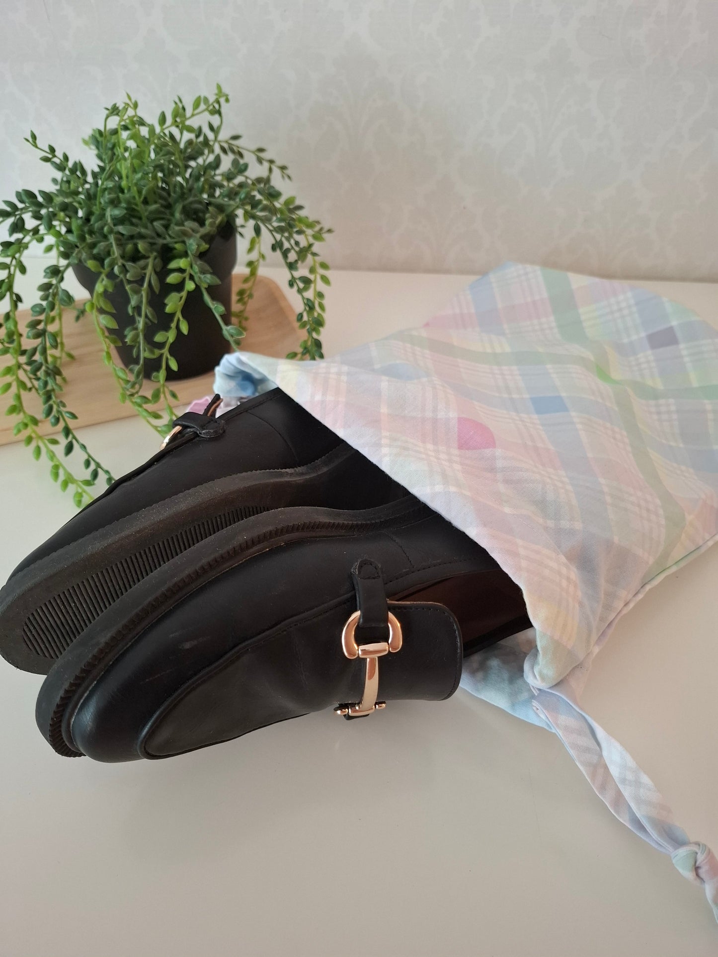 Kenkäpussi Suomalaista käsityötä. Kenkäpussi matkalle. Dustbag kengille.