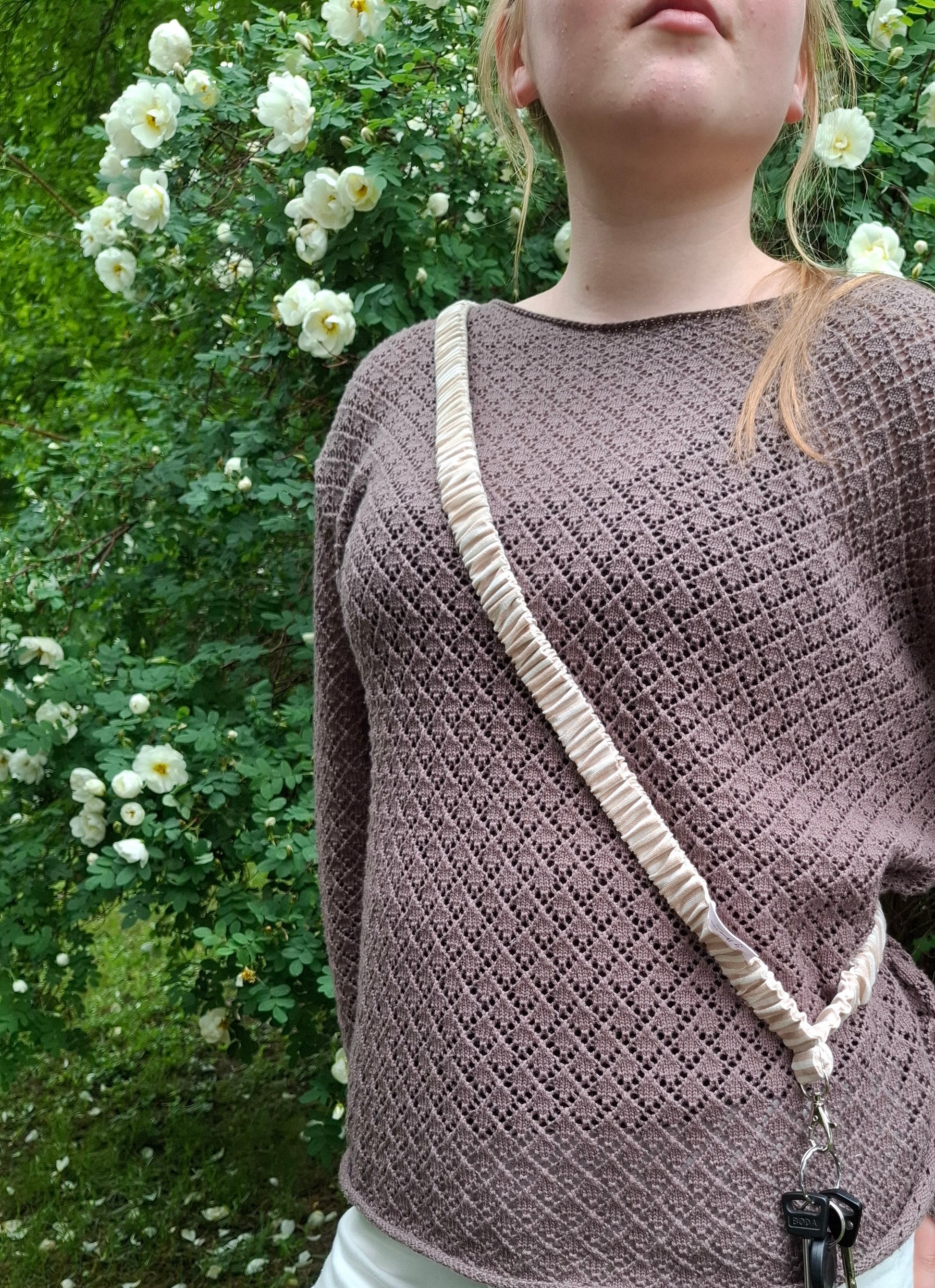 Joustava, pitkä, rypytetty avainnauha. Crossbody avainnauha. Avainnauha opettajalle, avainnauha hoitajalle. Suomalaista käsityötä.