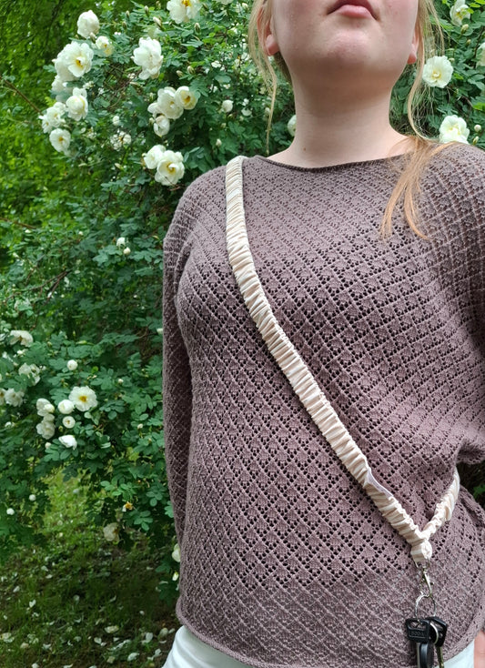 Joustava, pitkä, rypytetty avainnauha. Crossbody avainnauha. Avainnauha opettajalle, avainnauha hoitajalle. Suomalaista käsityötä.