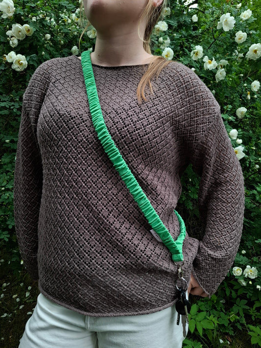 Joustava avainnauha, rypytetty crossbody avainnauha. Avainnauha opettajalle. Avainnauha hoitajalle. Suomalaista käsityötä.
