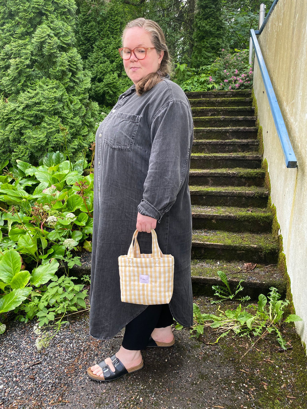 pieni kangaskassi, keltaiset ruudut. Pieni totebag, lounaskassi.