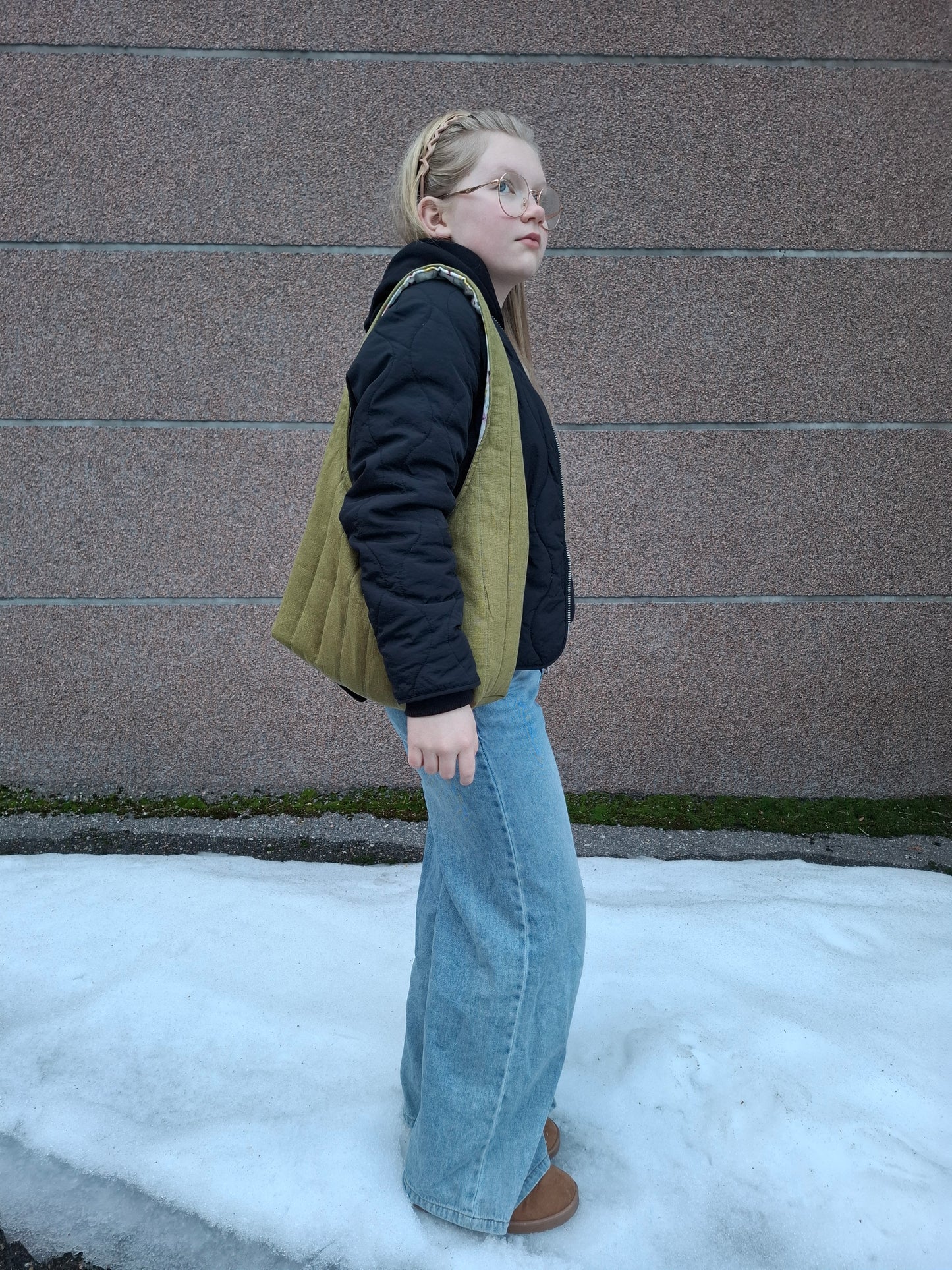 vihreä pellava hobo -laukku. Olkalaukku suomalaista käsityötä.