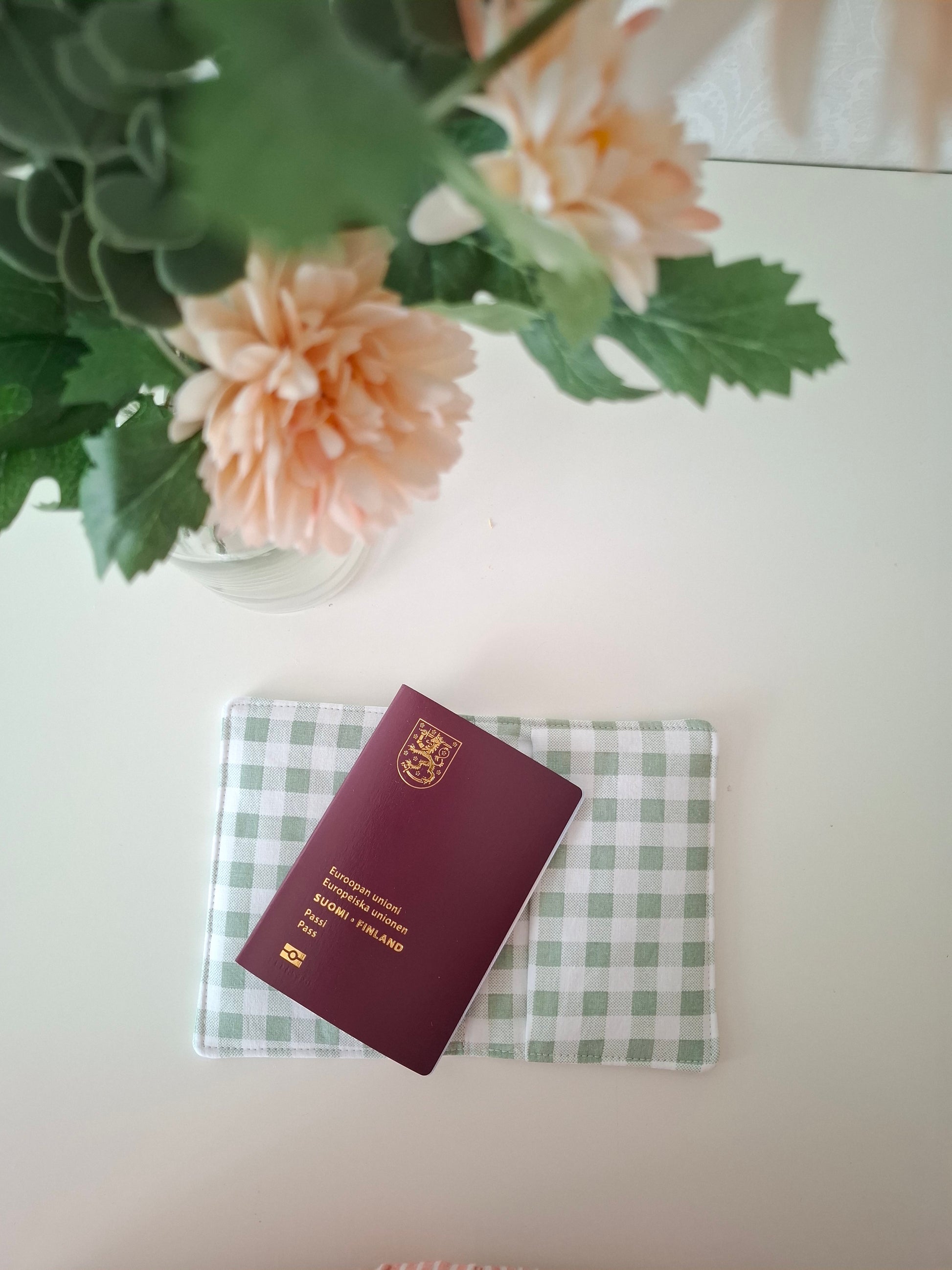 Passikotelo. Passinsuojus. Suomalaista käsityötä.